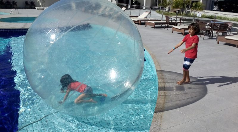 Water Ball Bolha maluca na piscina em BH